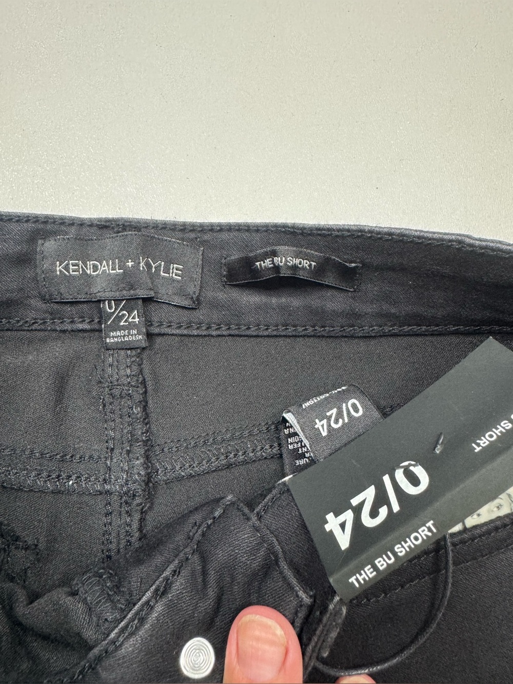 Kendall & Kylie 11in Stretch Black Jean Shorts Size 24/0 - Picture 4 of 10